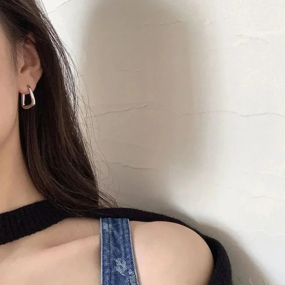 925 Sterling Silver Triangle Hoop Earrings Minimalist Small Hoop Earrings - Picture 6 of 7